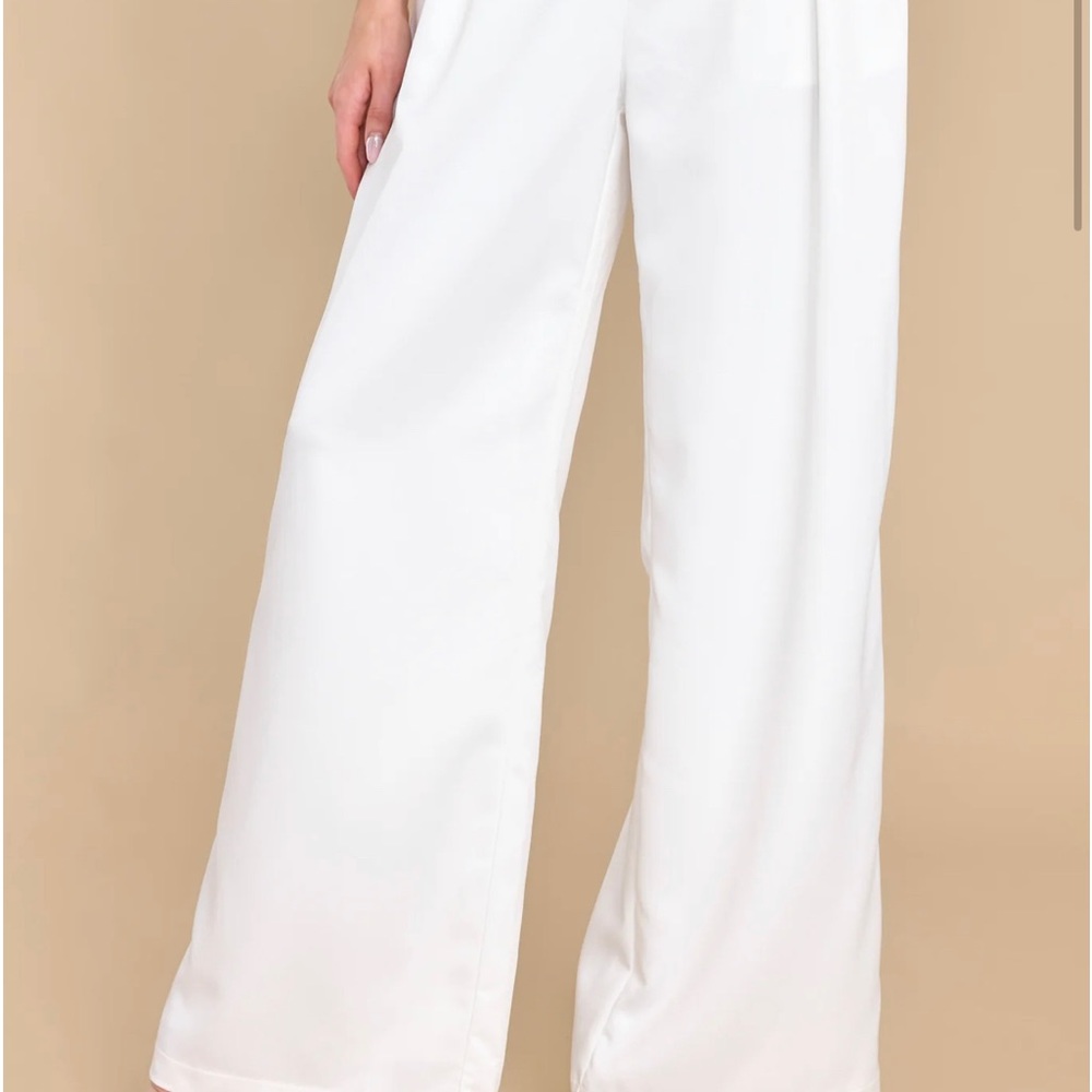 White dress pants with polished wide leg. pant from Red Dress. Size XL